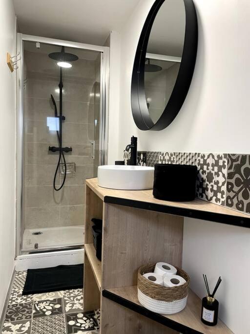Bel Appartement Sur Cour Plein Centre Ville Et Parking Moulins  Exterior photo